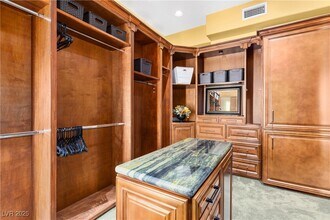 9145 Tesoras Dr in Las Vegas, NV - Building Photo - Building Photo