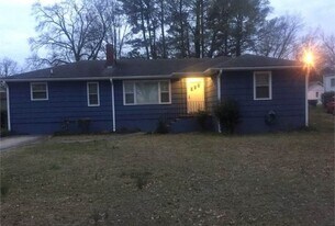 653 Camp Cir in Birmingham, AL - Building Photo