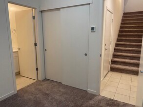 179 Log Pond Ln in Sacramento, CA - Building Photo - Building Photo