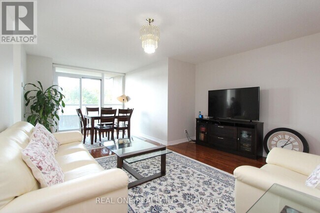 68 Grangeway Ave in Toronto, ON - Building Photo - Building Photo