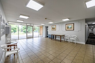 Cedar Tower in Cincinnati, OH - Foto de edificio - Lobby
