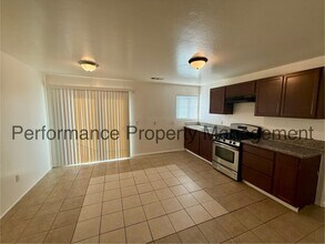 1408 E 9th St in Bakersfield, CA - Foto de edificio - Building Photo