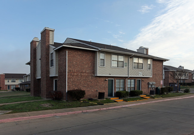 Glenshire Villas Apartments in Balch Springs, TX - Building Photo - Building Photo