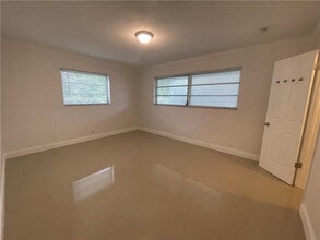 2451 Lincoln St in Hollywood, FL - Building Photo - Building Photo