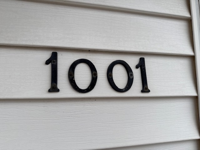 1001 Loekes Dr in Florissant, MO - Building Photo - Building Photo