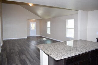 176 Rafe Ct in Kyle, TX - Foto de edificio - Building Photo