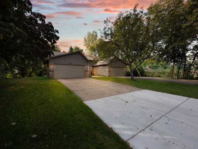 property at 5535 Lindsay St