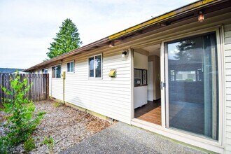 915 NE 90th Ave in Portland, OR - Building Photo - Building Photo
