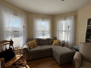 381 Highland Ave in Somerville, MA - Foto de edificio - Building Photo