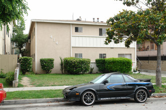 418 W Windsor Rd in Glendale, CA - Foto de edificio - Building Photo