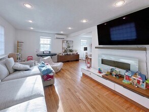 27 Rockville Ave in Lexington, MA - Building Photo - Building Photo