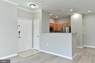 5123 Travis Edward Way, Unit I in Centreville, VA - Building Photo - Building Photo