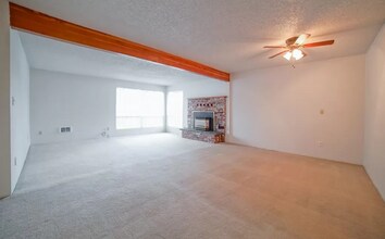 1615 S 359th St in Federal Way, WA - Foto de edificio - Building Photo