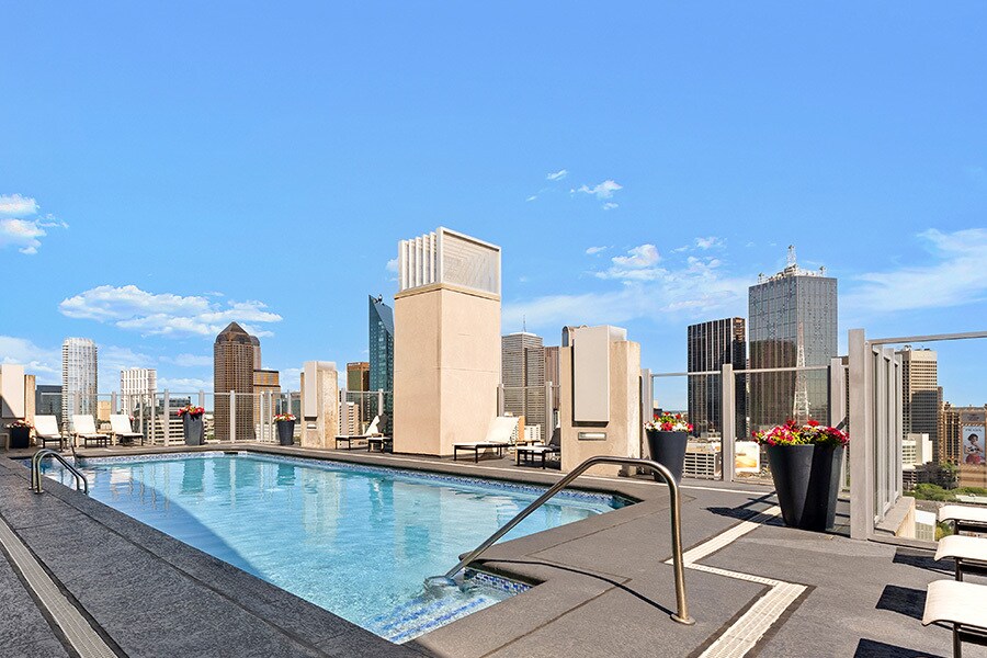 SkyHouse Dallas Apartments in Dallas, TX - Foto de edificio