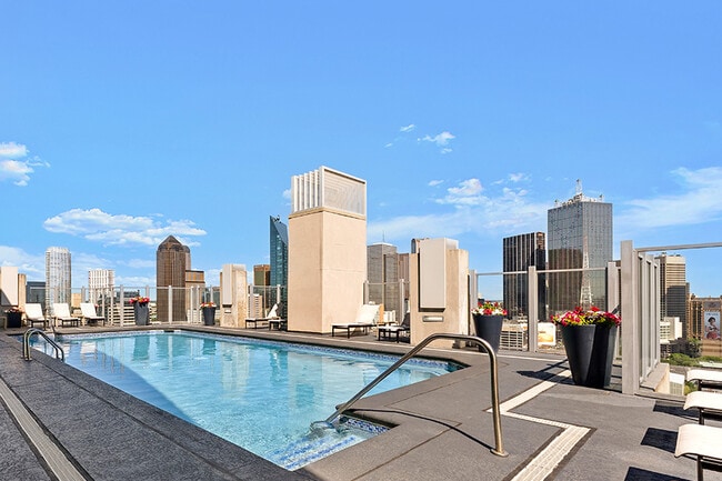 SkyHouse Dallas Apartments