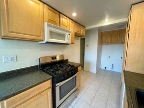 918 S Mountain Ave in Ontario, CA - Foto de edificio - Building Photo