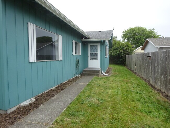 319 3rd St SE in Long Beach, WA - Building Photo - Building Photo