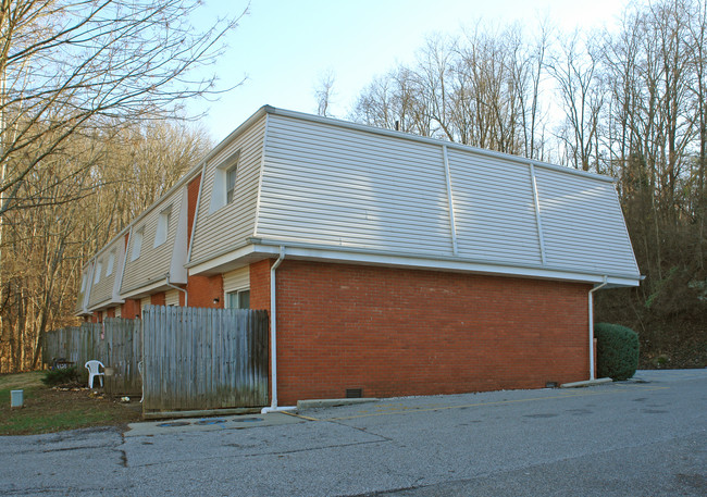 Wedgewood Villas in Huntington, WV - Building Photo - Building Photo