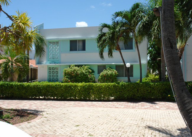 1036 Washington Ave in Miami Beach, FL - Building Photo - Building Photo