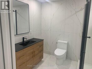 6136 Voyageur Dr in Ottawa, ON - Building Photo - Building Photo