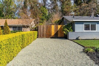22 Queens Ct in Napa, CA - Building Photo - Building Photo