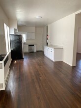 2849-2851 Helen St in Oakland, CA - Foto de edificio - Building Photo