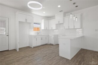 1317 E Hibiscus Ave-Unit -4 in McAllen, TX - Building Photo - Building Photo