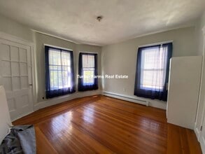 49 Conwell Ave, Unit 2 in Somerville, MA - Building Photo - Building Photo