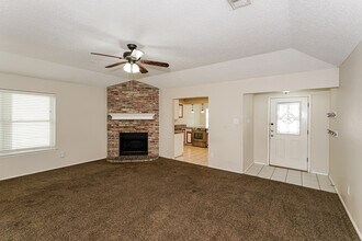 806 Love Wood Ln in Arlington, TX - Building Photo - Building Photo