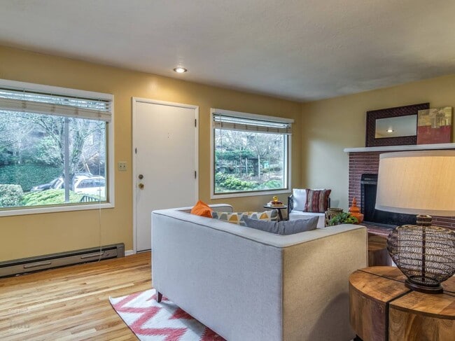 2741 SE 32nd Ave, Unit 1 in Portland, OR - Foto de edificio - Building Photo