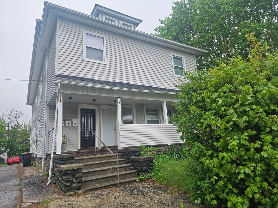 164 Geddes Terrace in Waterbury, CT - Building Photo