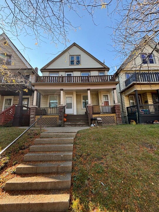 2229 N 40th St in Milwaukee, WI - Building Photo