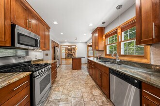 104 S Knollwood Dr in Schaumburg, IL - Building Photo - Building Photo