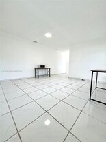 1666 NE 183rd St in North Miami Beach, FL - Building Photo