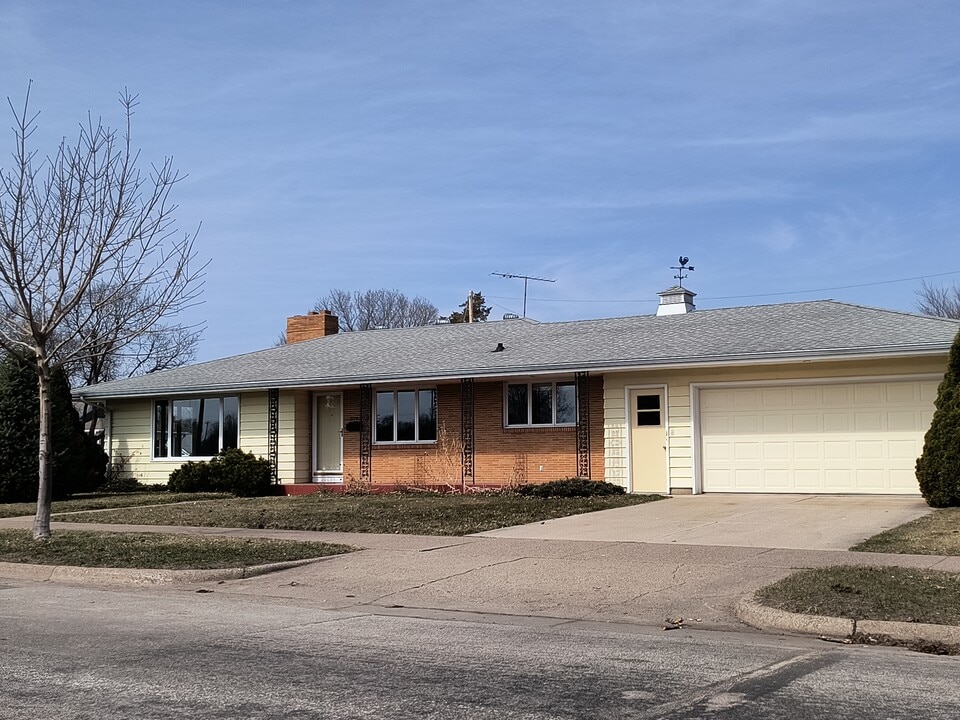 2105 Denton St in La crosse, WI - Foto de edificio