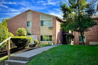 Twin Gables Apartments in Hamilton, OH - Building Photo - Building Photo