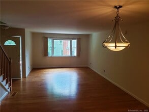 115 Parade Hill Rd in New Canaan, CT - Building Photo - Building Photo