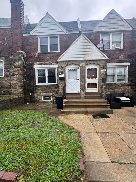 6829 Clover Ln in Upper Darby, PA - Building Photo