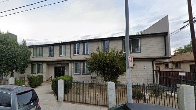 property at 14037 Oxnard St