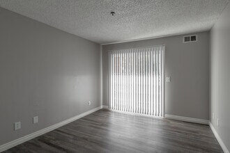 Citrus Gardens Apartments in Fontana, CA - Foto de edificio - Interior Photo