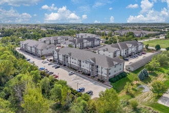 Pointe 28 in Ankeny, IA - Foto de edificio - Building Photo