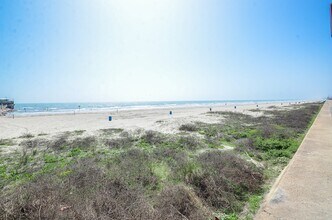 6102 Seawall Blvd in Galveston, TX - Building Photo - Building Photo
