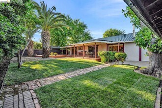 3300 Concord Ave in Brentwood, CA - Building Photo - Building Photo