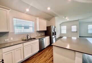 318 Arnage Dr in Hutto, TX - Building Photo - Building Photo