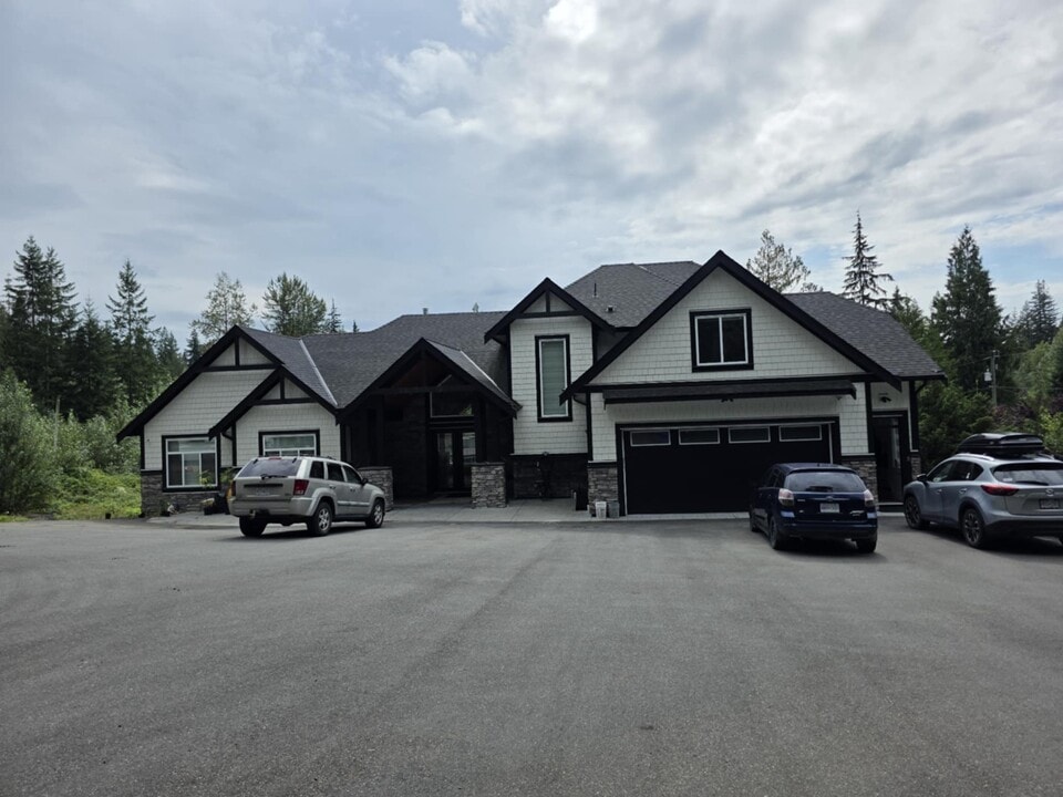 32480 Richards Ave in Mission, BC - Building Photo