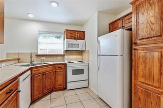 1014 W Coffin St in Denison, TX - Foto de edificio - Building Photo