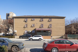 614 Kent Ave in Brooklyn, NY - Foto de edificio - Building Photo