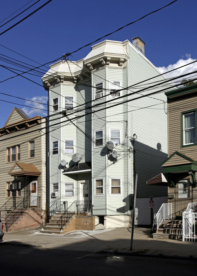 926 West Side Ave in Jersey City, NJ - Foto de edificio - Building Photo