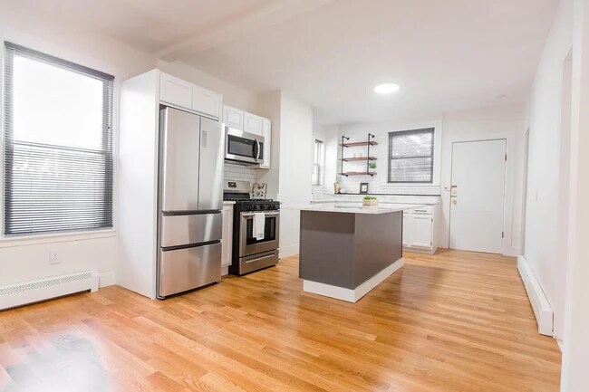 2 Elbow St, Unit 1 in Boston, MA - Foto de edificio - Building Photo