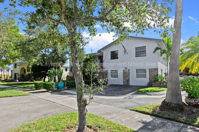 19831 SW 81st Ct in Cutler Bay, FL - Building Photo - Building Photo